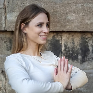 Neujahrs-Ritual: 108 Sonnengrüße @ Seminarzentrum Hier&Jetzt